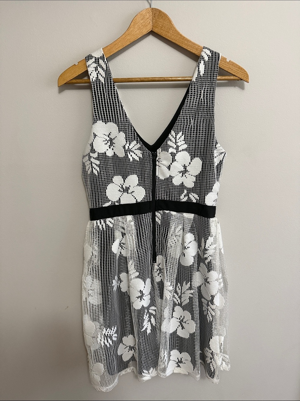 Alya Black Dress with White Floral Lace Overlay - Picture 3 of 5